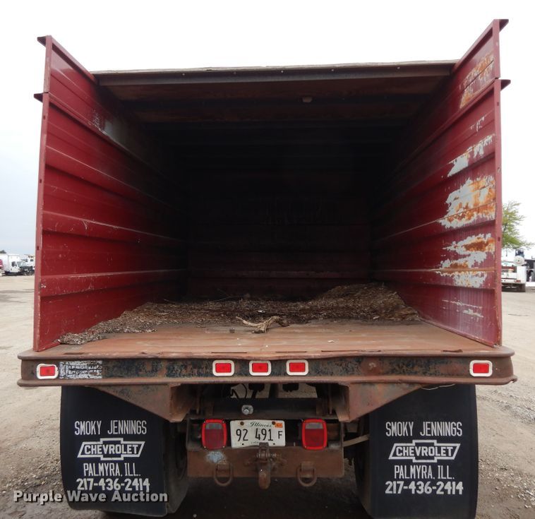 image for item DF6790 1995 Ford F700  grain truck