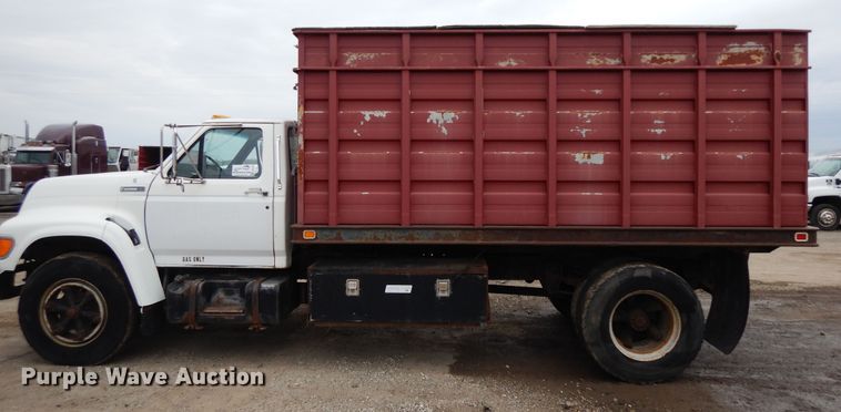 image for item DF6790 1995 Ford F700  grain truck