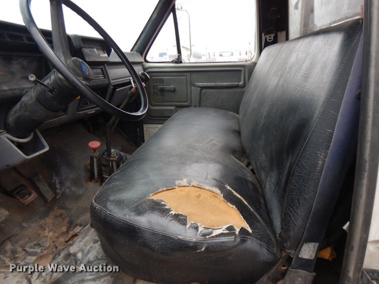 image for item DF6790 1995 Ford F700  grain truck