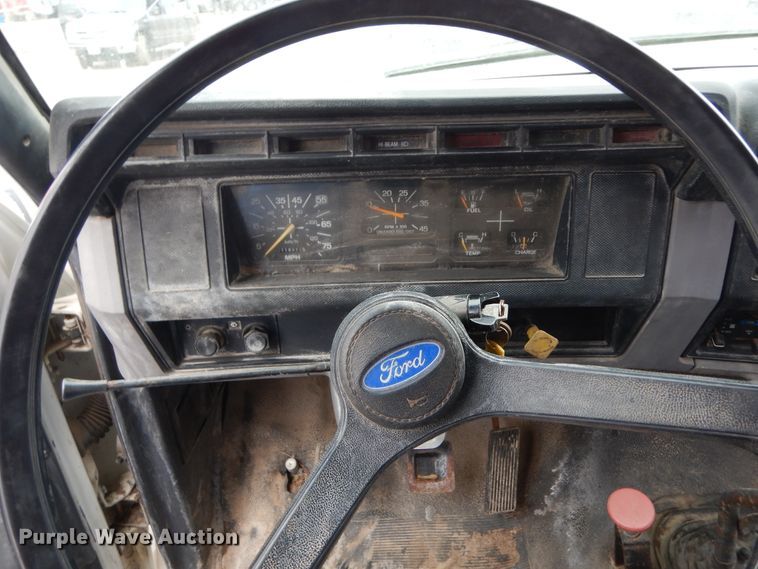 image for item DF6790 1995 Ford F700  grain truck