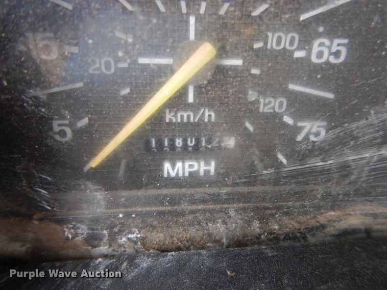 image for item DF6790 1995 Ford F700  grain truck