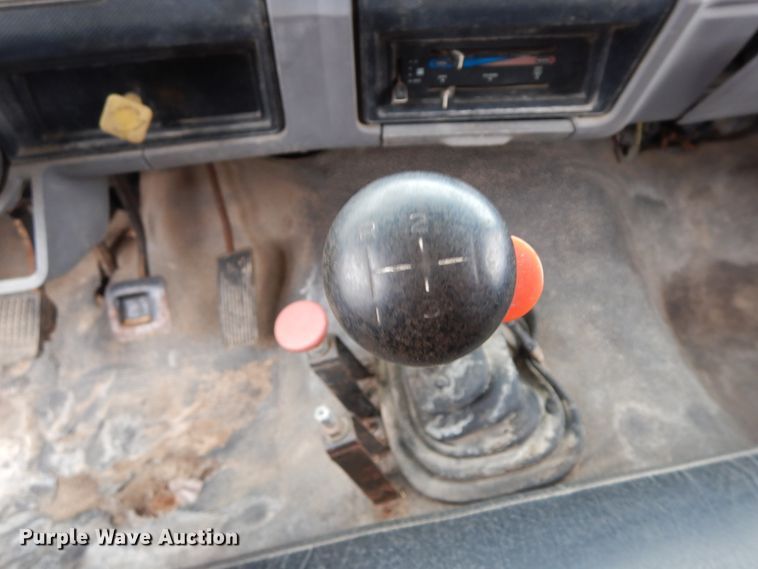 image for item DF6790 1995 Ford F700  grain truck