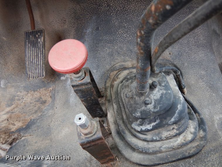 image for item DF6790 1995 Ford F700  grain truck