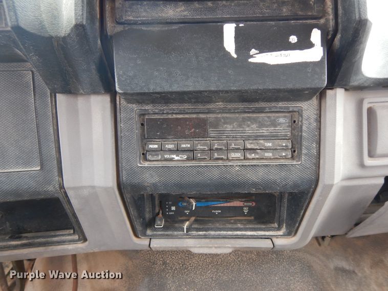 image for item DF6790 1995 Ford F700  grain truck