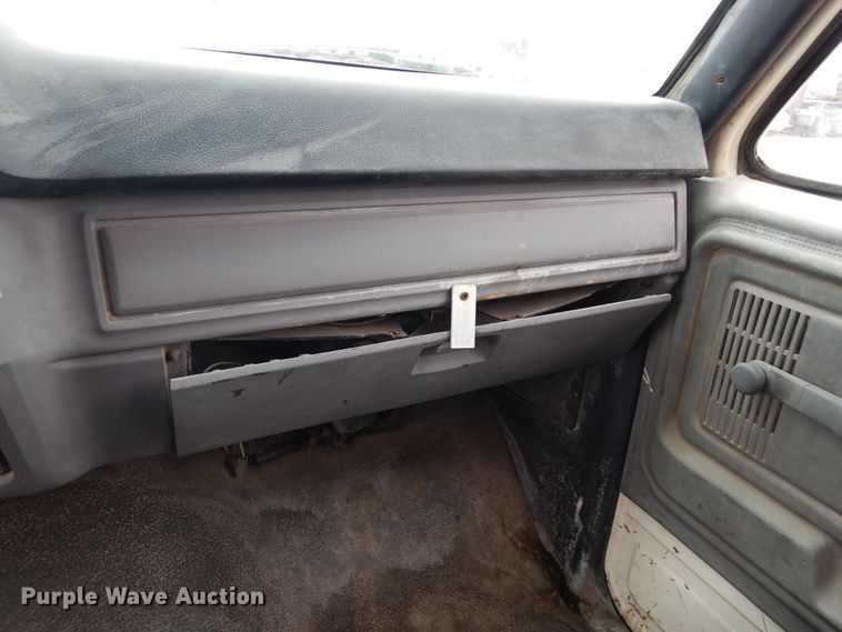 image for item DF6790 1995 Ford F700  grain truck