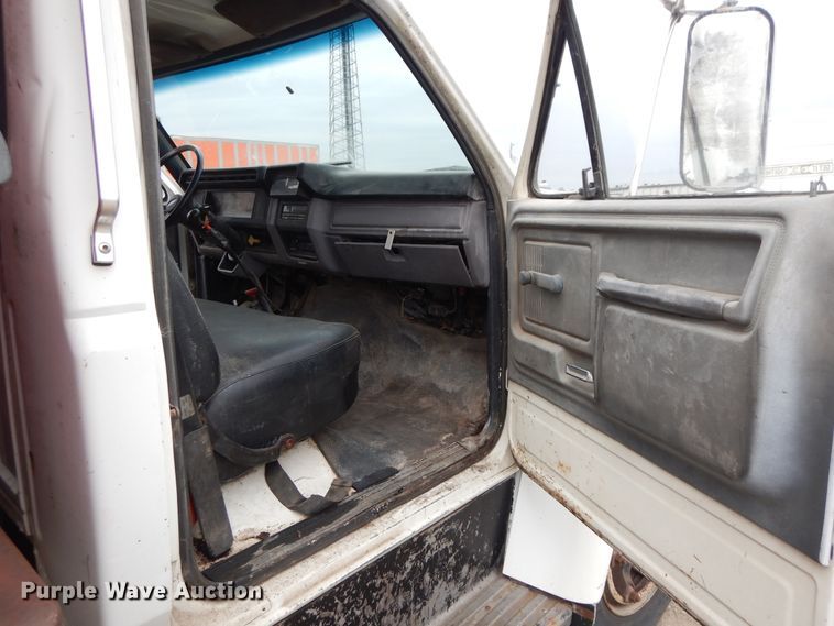 image for item DF6790 1995 Ford F700  grain truck