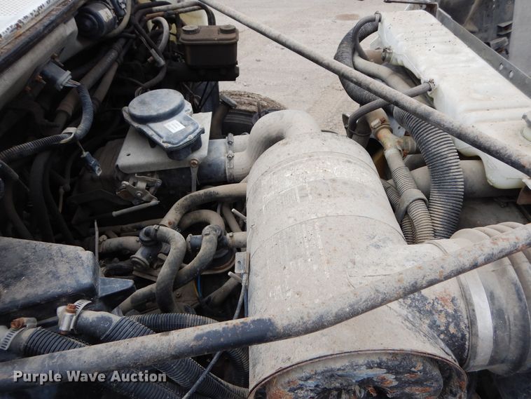 image for item DF6790 1995 Ford F700  grain truck