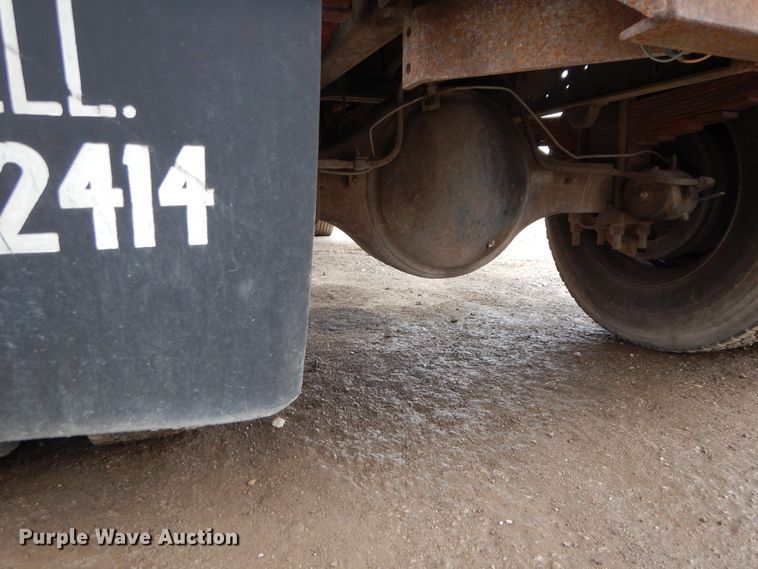 image for item DF6790 1995 Ford F700  grain truck