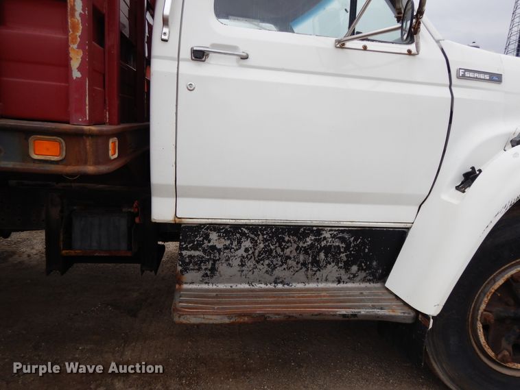 image for item DF6790 1995 Ford F700  grain truck