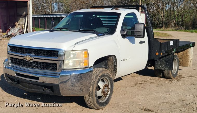 image for item DH5919 2008 Chevrolet Silverado 3500HD  flatbed pickup truck