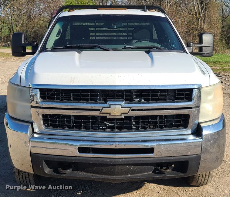 image for item DH5919 2008 Chevrolet Silverado 3500HD  flatbed pickup truck