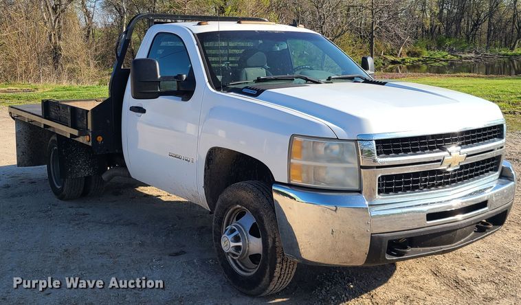 image for item DH5919 2008 Chevrolet Silverado 3500HD  flatbed pickup truck