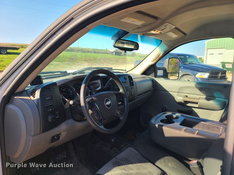 image for item DH5919 2008 Chevrolet Silverado 3500HD  flatbed pickup truck