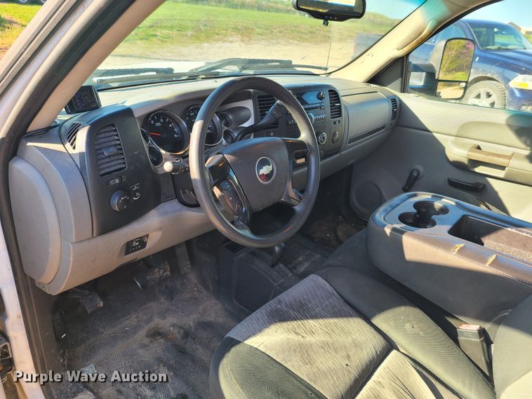 image for item DH5919 2008 Chevrolet Silverado 3500HD  flatbed pickup truck