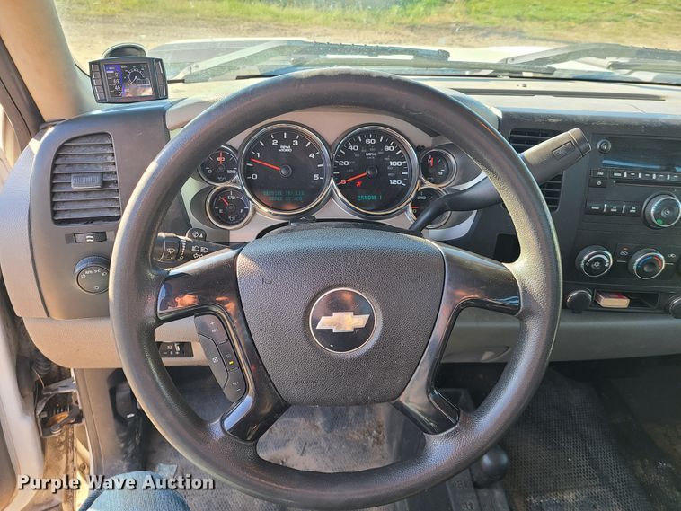 image for item DH5919 2008 Chevrolet Silverado 3500HD  flatbed pickup truck