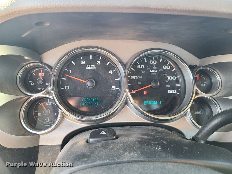 image for item DH5919 2008 Chevrolet Silverado 3500HD  flatbed pickup truck