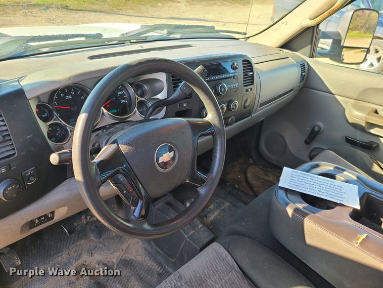 image for item DH5919 2008 Chevrolet Silverado 3500HD  flatbed pickup truck