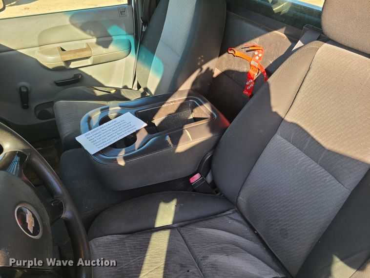 image for item DH5919 2008 Chevrolet Silverado 3500HD  flatbed pickup truck