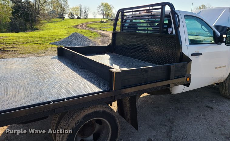 image for item DH5919 2008 Chevrolet Silverado 3500HD  flatbed pickup truck