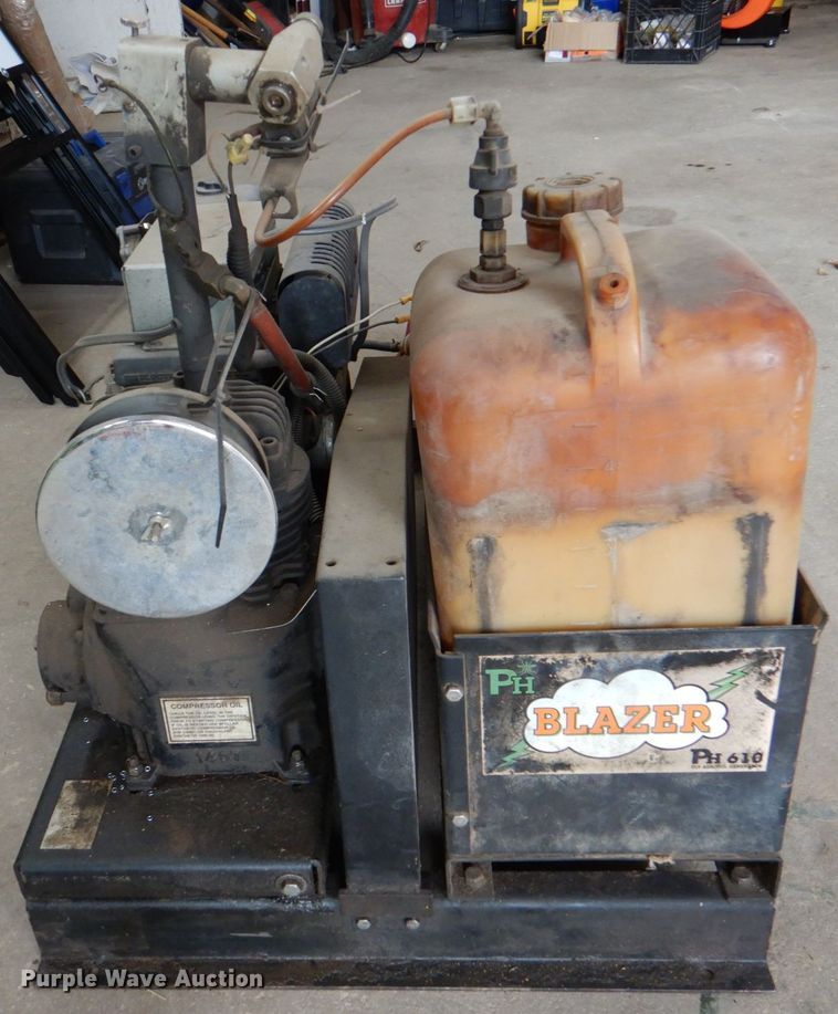 image for item DJ0283 2004 Blazer PH610 mosquito fogger