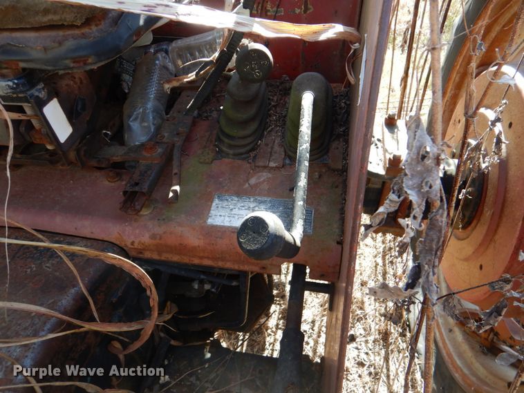 image for item DJ0298 1986 Case IH 485  tractor