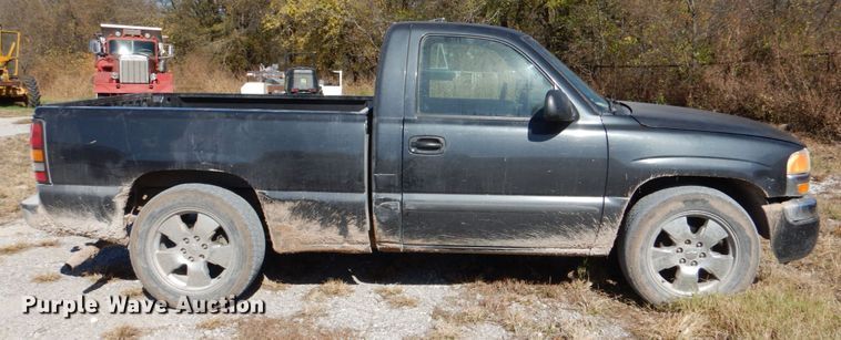 image for item DJ0299 2003 GMC Sierra 1500  pickup truck