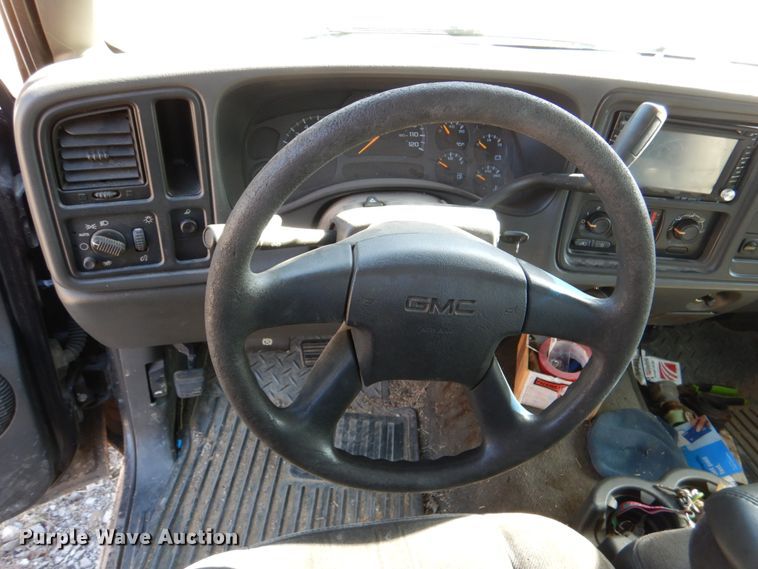 image for item DJ0299 2003 GMC Sierra 1500  pickup truck