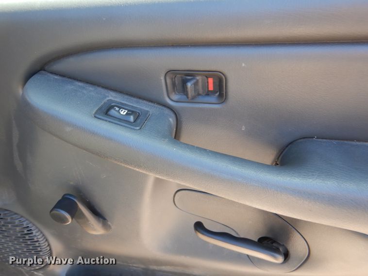 image for item DJ0299 2003 GMC Sierra 1500  pickup truck