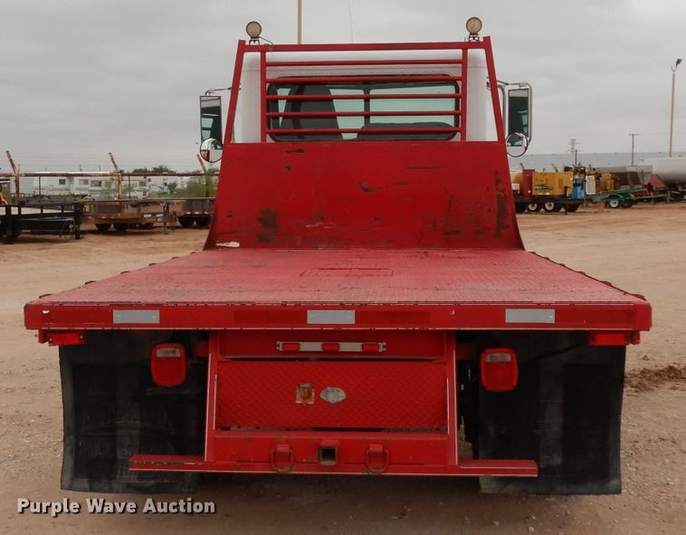 image for item DJ1070 2008 Peterbilt 325  flatbed truck