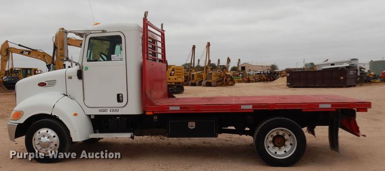 image for item DJ1070 2008 Peterbilt 325  flatbed truck
