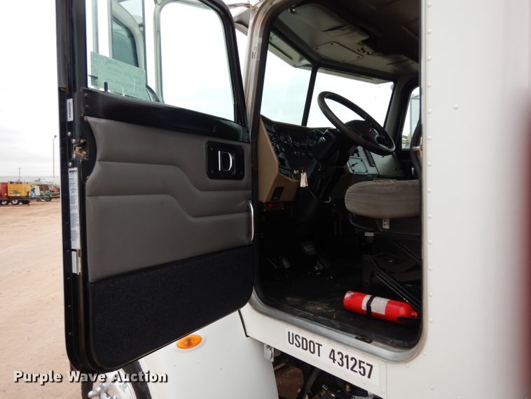 image for item DJ1070 2008 Peterbilt 325  flatbed truck