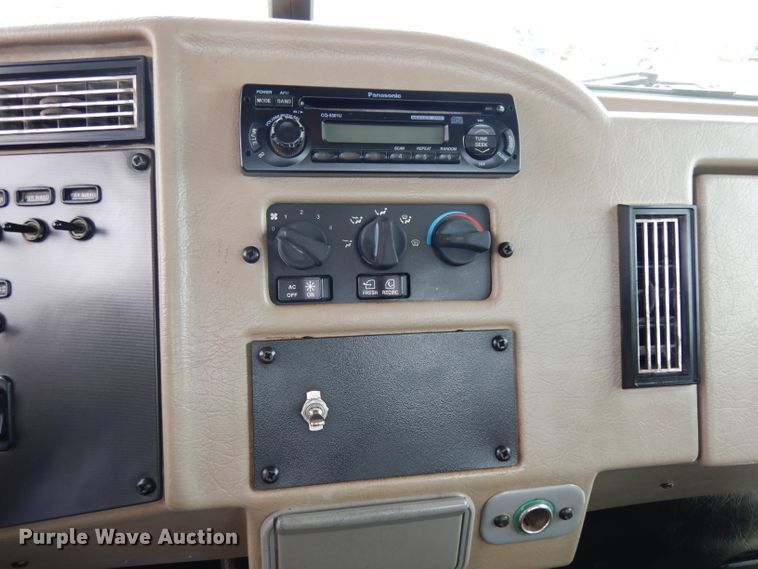 image for item DJ1070 2008 Peterbilt 325  flatbed truck