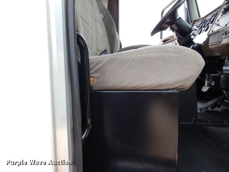 image for item DJ1070 2008 Peterbilt 325  flatbed truck