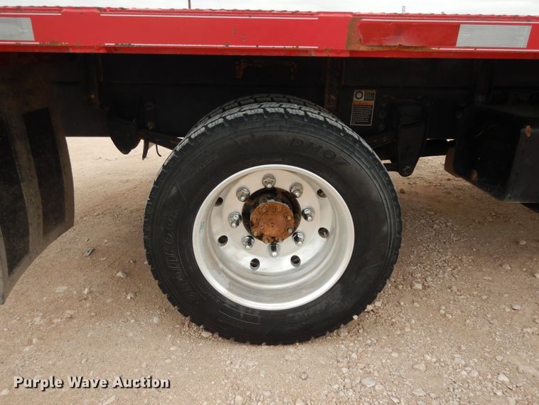 image for item DJ1070 2008 Peterbilt 325  flatbed truck