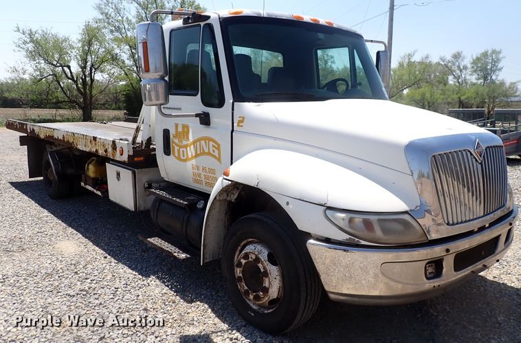 image for item DJ5547 2002 International 4300  rollback truck