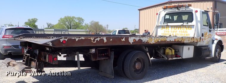 image for item DJ5547 2002 International 4300  rollback truck