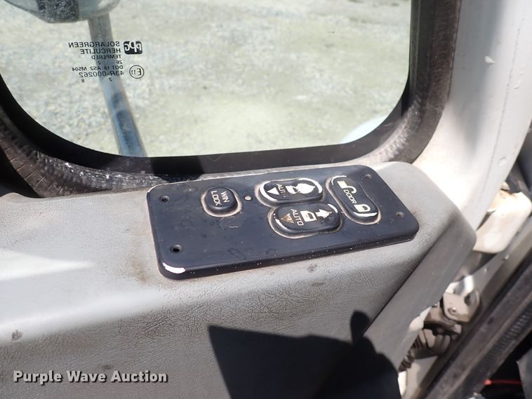 image for item DJ5547 2002 International 4300  rollback truck