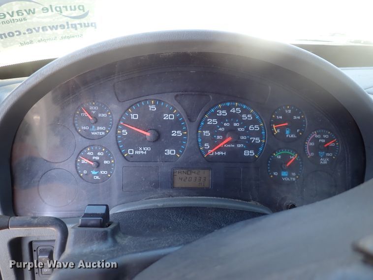 image for item DJ5547 2002 International 4300  rollback truck