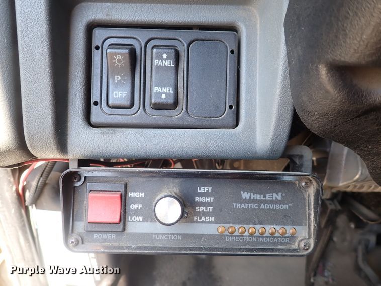 image for item DJ5547 2002 International 4300  rollback truck