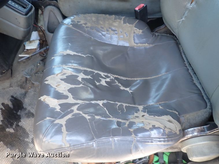 image for item DJ5547 2002 International 4300  rollback truck