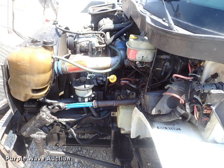 image for item DJ5547 2002 International 4300  rollback truck