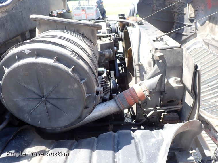 image for item DJ5547 2002 International 4300  rollback truck