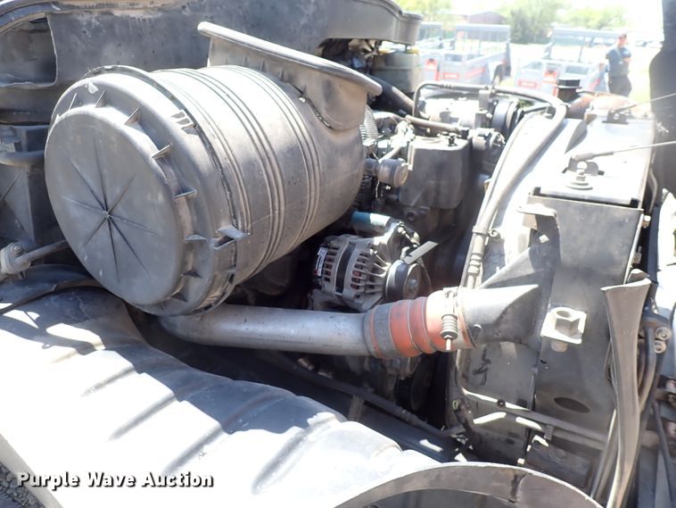 image for item DJ5547 2002 International 4300  rollback truck