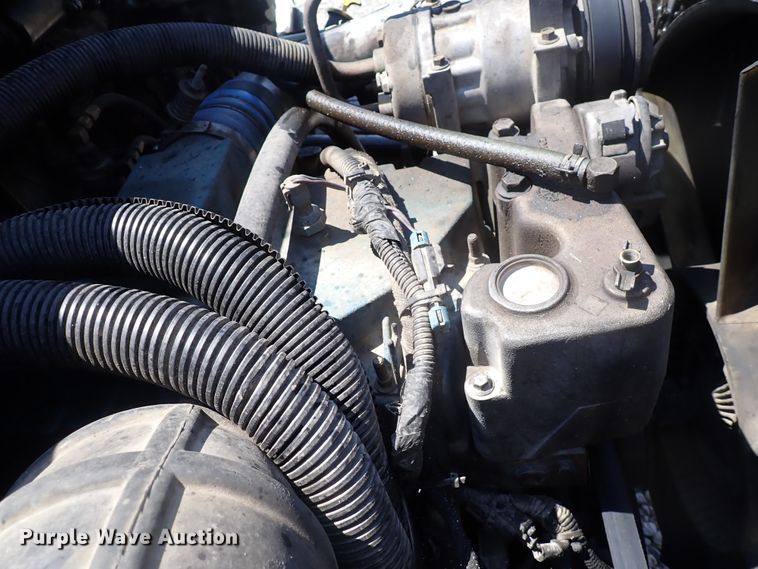 image for item DJ5547 2002 International 4300  rollback truck