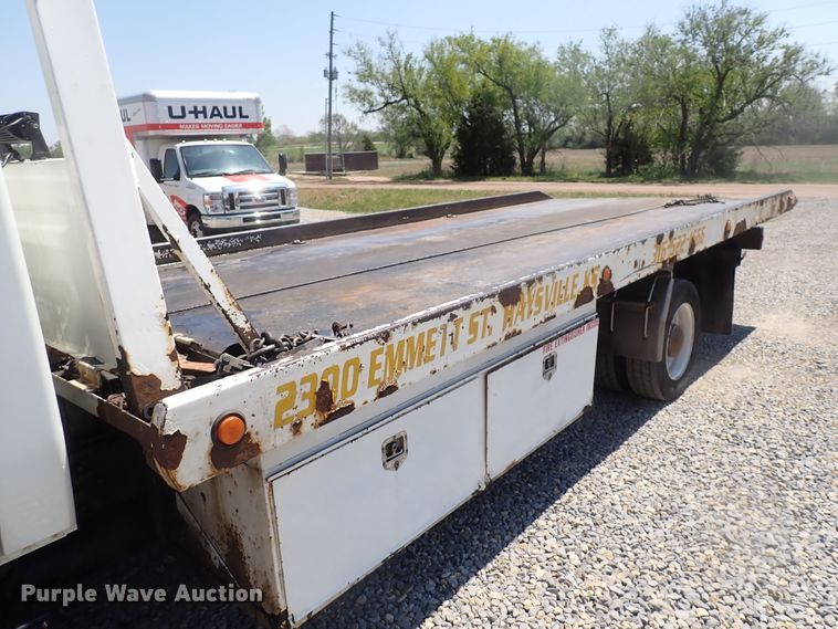 image for item DJ5547 2002 International 4300  rollback truck