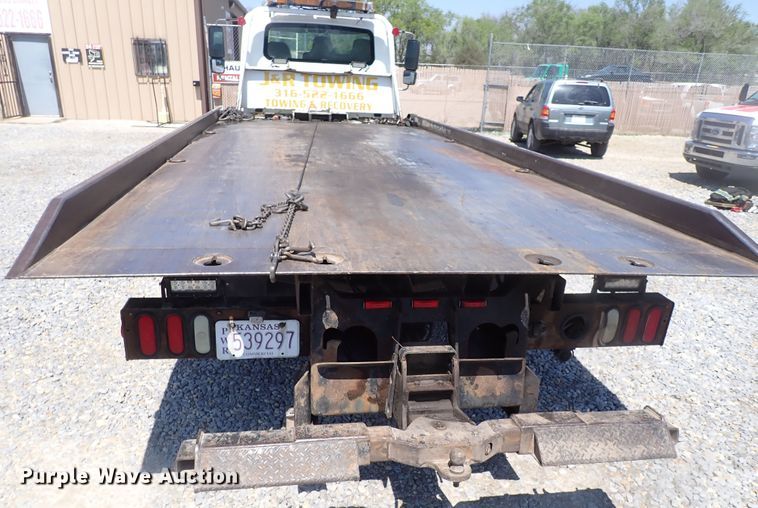 image for item DJ5547 2002 International 4300  rollback truck