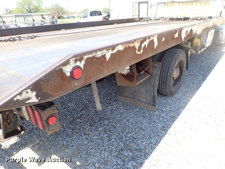 image for item DJ5547 2002 International 4300  rollback truck