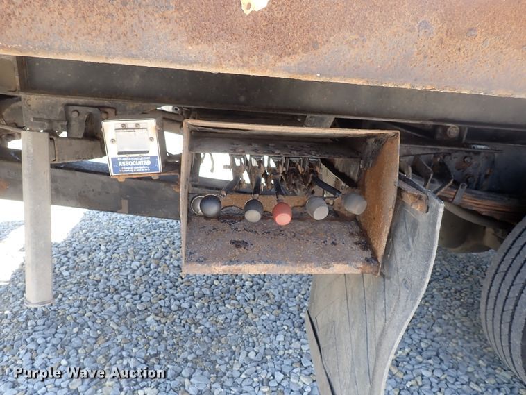 image for item DJ5547 2002 International 4300  rollback truck