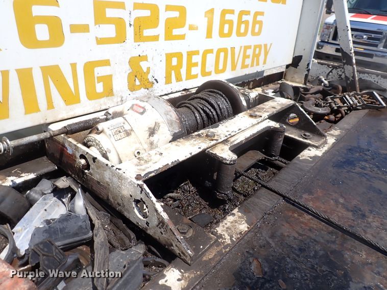 image for item DJ5547 2002 International 4300  rollback truck