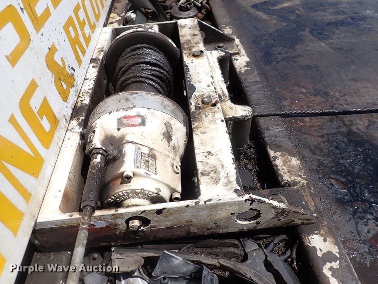 image for item DJ5547 2002 International 4300  rollback truck